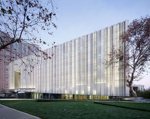 amparomvidal's tweet photo. La piel muta las figuras, las pervierte . Pero también las transforma, las maquilla, a veces, a mejor #arquitectura https://t.co/QLwYB6Vufa