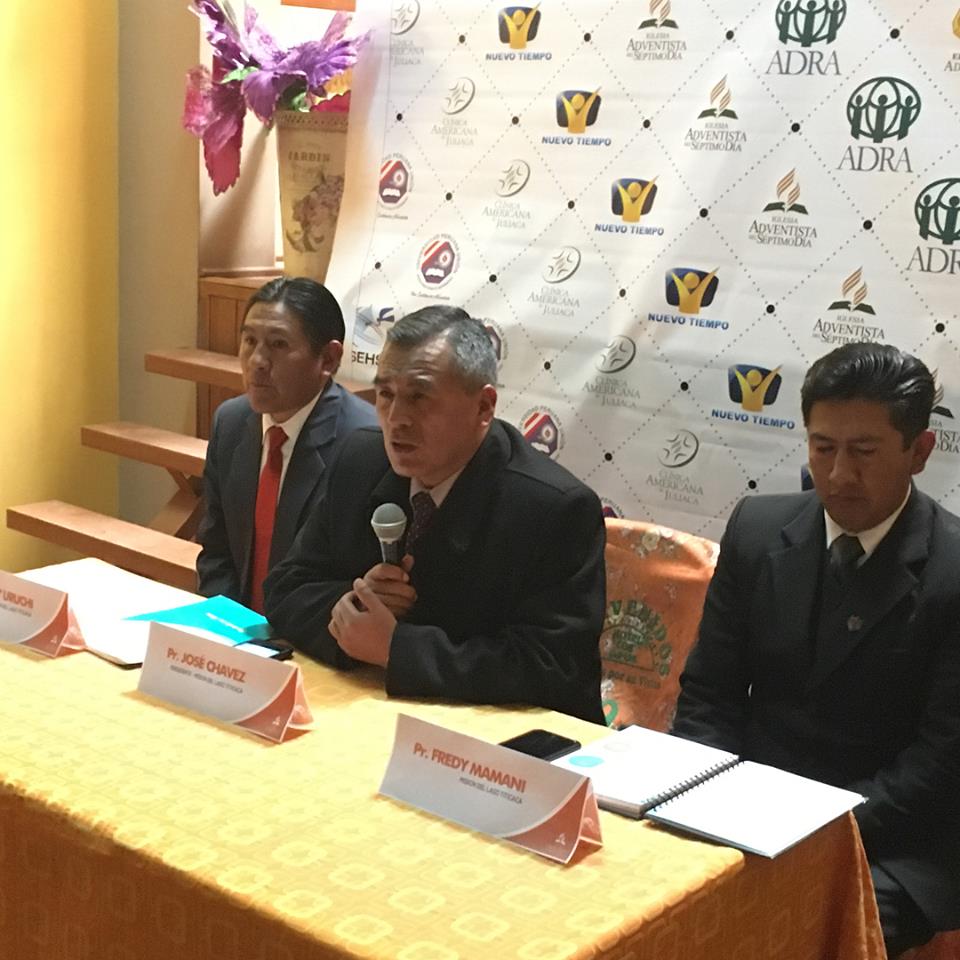 adventistasmpcs's tweet photo. Conferencia de Prensa en Juliaca para presentar el Proyecto #calebUPSur 2017 #YoVoy y tu? @PrAndyEsqueche @EnzoChavez @prccampitelli https://t.co/wHVQ2ShU0T