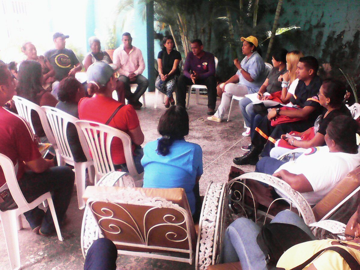 yaritzadelta's tweet photo. Nuestros Camaradas de las diferentes comunidades de la Parroquia San Rafael organizandonos para el rotundo éxito de este 30/7 https://t.co/kwJgqPu7jO