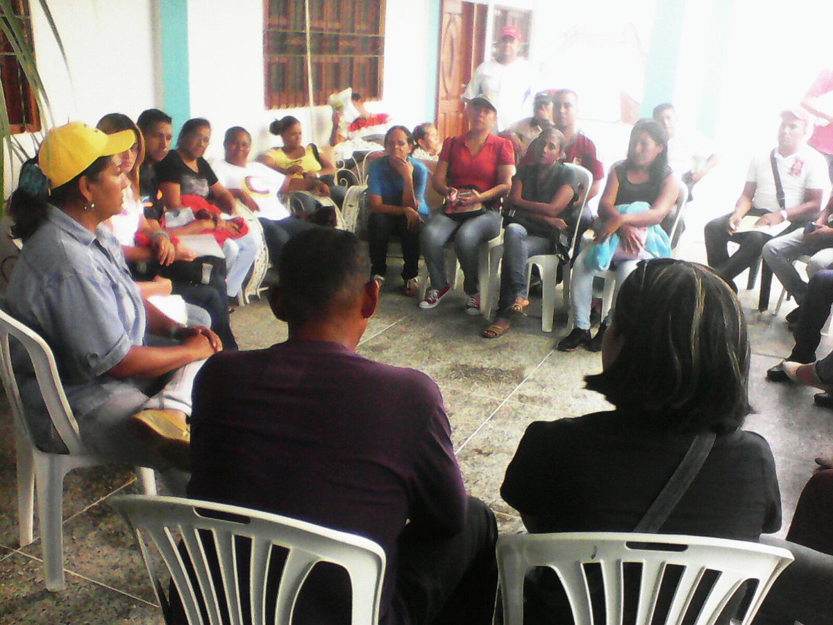 yaritzadelta's tweet photo. Nuestros Camaradas de las diferentes comunidades de la Parroquia San Rafael organizandonos para el rotundo éxito de este 30/7 https://t.co/kwJgqPu7jO