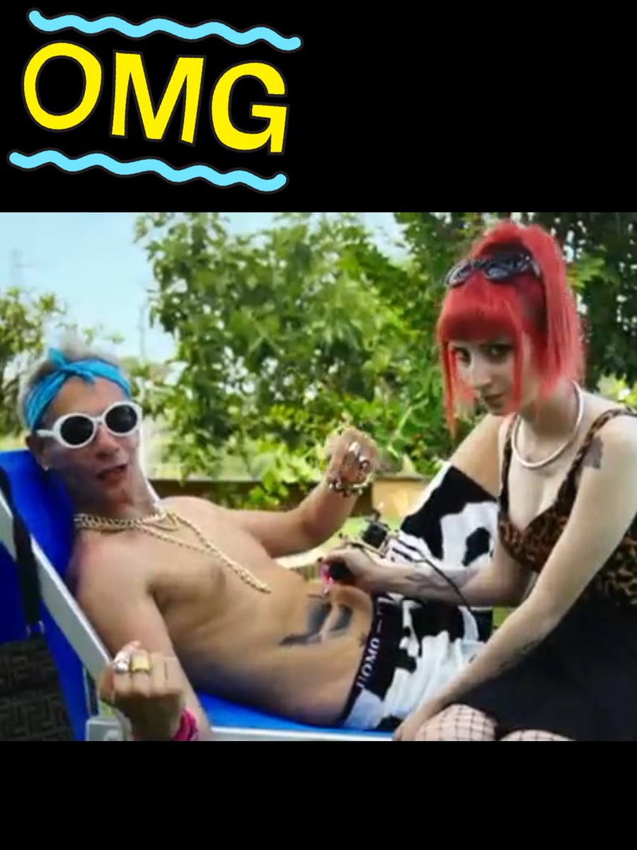 EmaLoZio's tweet photo. @EnricoPapi2 attento a @giovannivernia  che ci prova con le bombe 😂 epica la faccia di @LillyMera  😂😂😂😂 #swag #mooseca #viviamopervoi #muoro https://t.co/f8IWkJv21R
