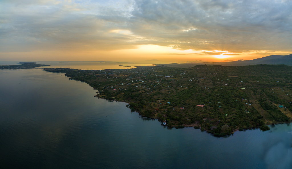 MicrodroneKE's tweet photo. Chasing sunsets and Beautiful Landscapes of the shores of Rusinga Island, Homa Bay Couty #MicrodroneAfrica #Aerialphotography #AboveKenya https://t.co/e3r1NgnqE8