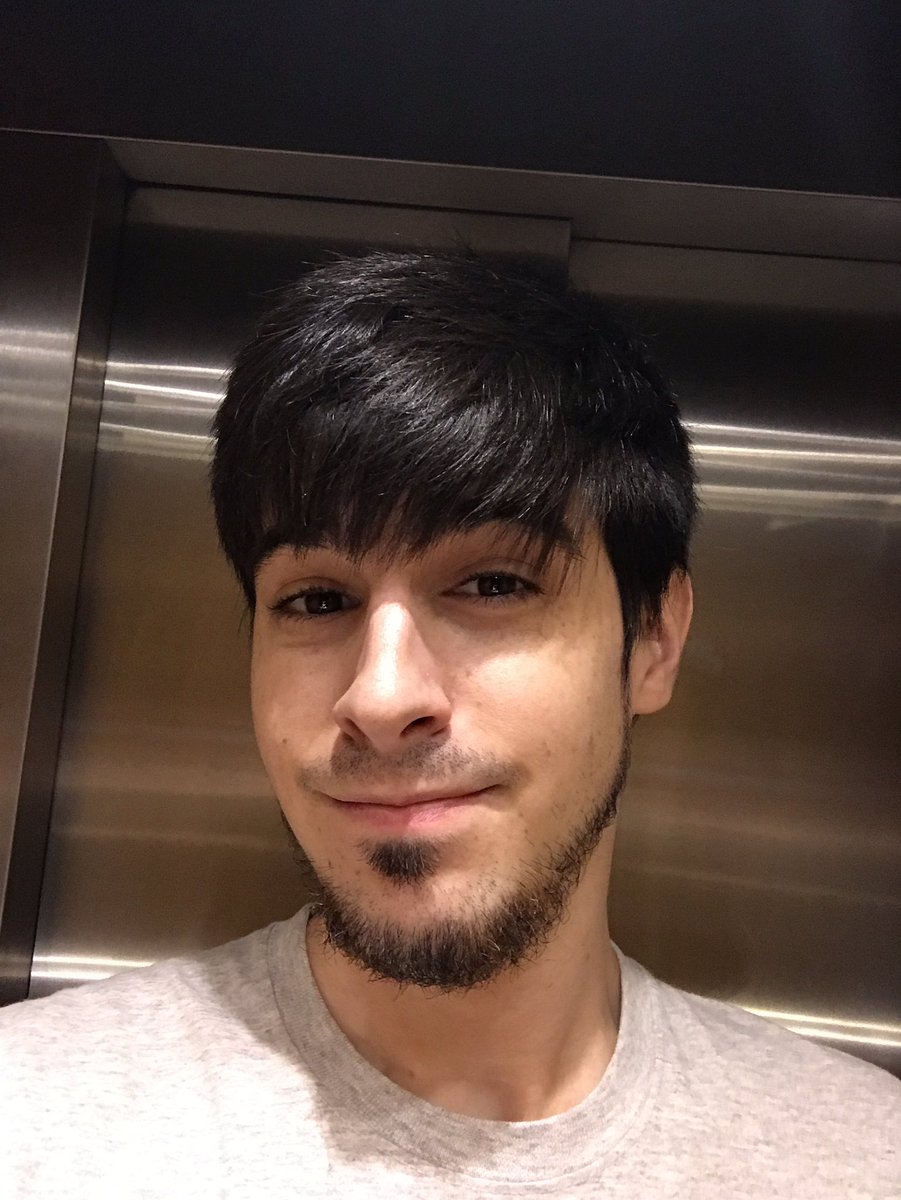 aLexBY11's tweet photo. Poco se habla de que por pereza veraniega mi pelo ha vuelto al 2012 https://t.co/XvFTX4R74e