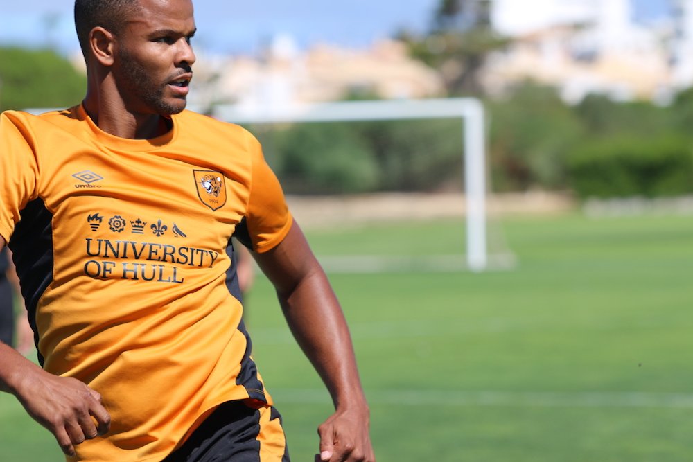 HullCity's tweet photo. 📱 | Here's the best social media reaction to @FraizerCampbell's return to the KCOM Stadium https://t.co/L53UuQvrxC #WelcomeBackFraizer https://t.co/995HAbXOU6