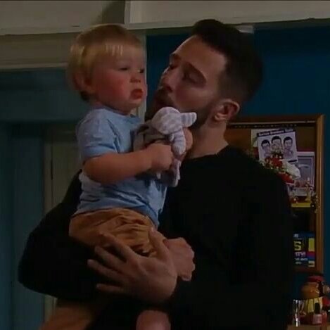 Mosesdinglex_x's tweet photo. Me and daddy @RossBarton20 https://t.co/DWqiXXv0tU