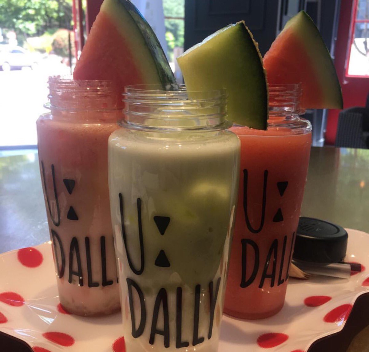 koreacarina's tweet photo. 🍹 🍉 ✨ 🍹 🍉 ✨🍹

韓国にあるボトルドリンクが
可愛いカフェ🍭💕💕

✨U:DALLY✨

飲み終わったら持ち帰りも可能😳✨
韓国のお土産にもおすすめです💖

#行ってみたい人RT
#韓国好きな人RT

🍹 🍉 ✨ 🍹 🍉 ✨🍹 https://t.co/JYlqvqNOJl