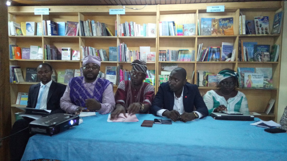 MuntuInstitute's tweet photo. M. Aboubakar sidi Njutapwoui (en violet) discute Les 2 premières communications présentées.
#technologyconferences https://t.co/sDU0c7w7bY
