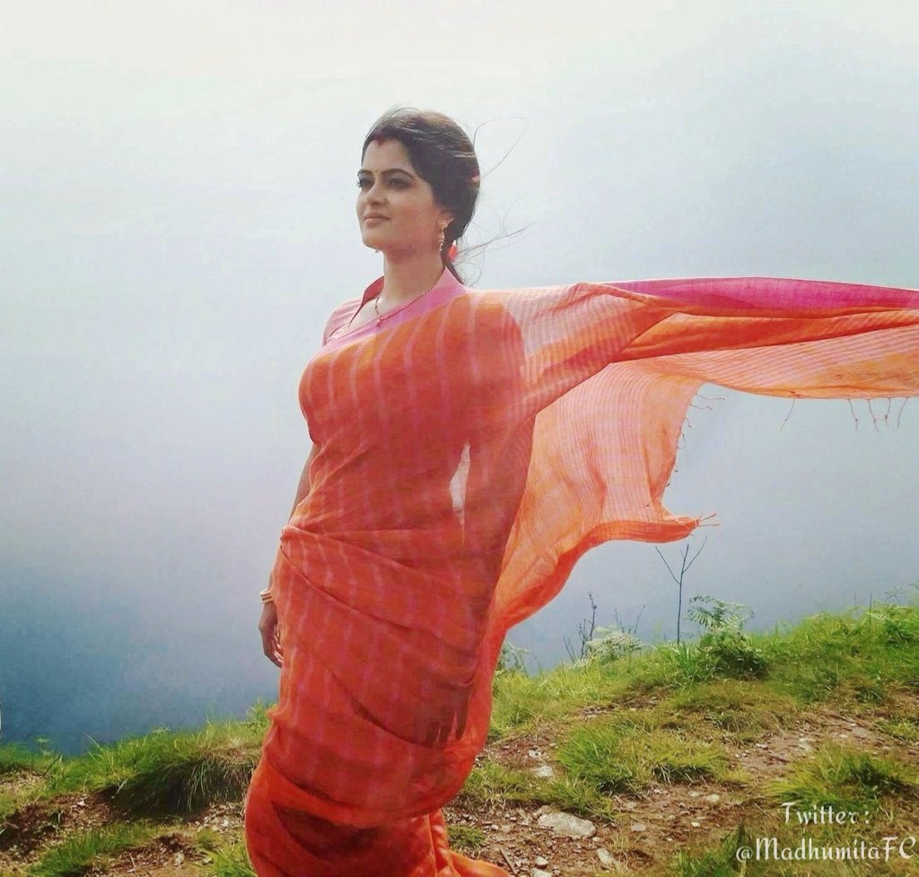 madhumita__fc's tweet photo. #Emon spotted from #KusumDola ourdoor shoot at #Kalimpong #lovers_point  ❤✌
#MadhumitaChakraborty 
@StarJalshaIndia https://t.co/RkUnY55xyO