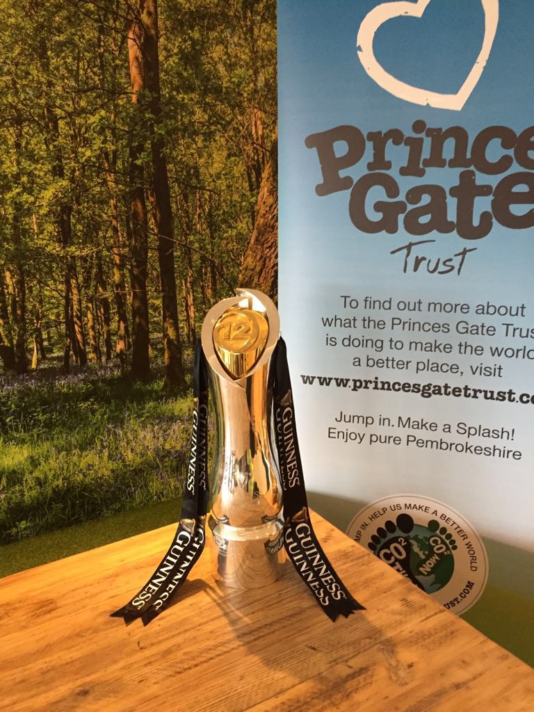 TROPHY TOUR | Many thanks to sponsors @PrincesGateUK for the great welcome this morning! #GuinnessPRO12champions https://t.co/vIhFmwstxj