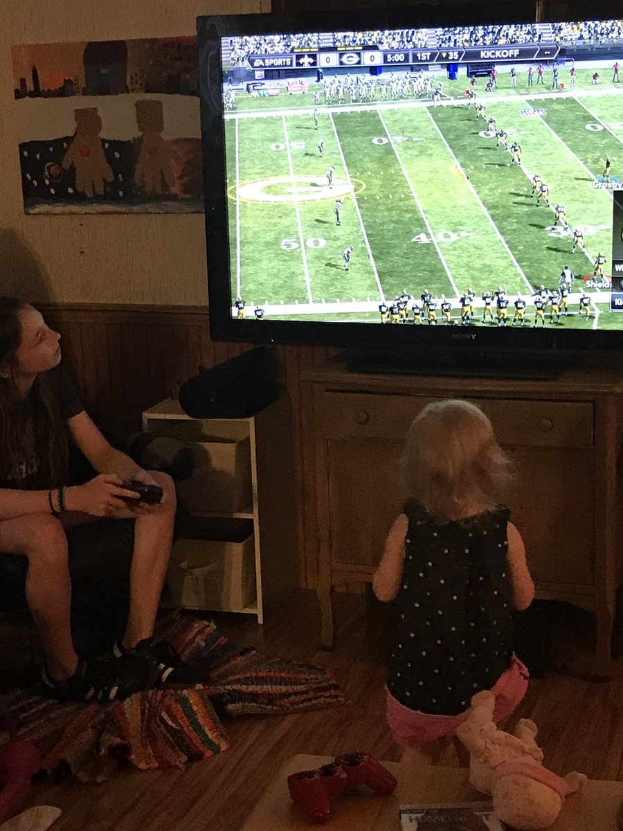 PoisonJet's tweet photo. When the baby beats you at Madden #NFL #Footballgamer #Babygamer https://t.co/iEATkz6RIT