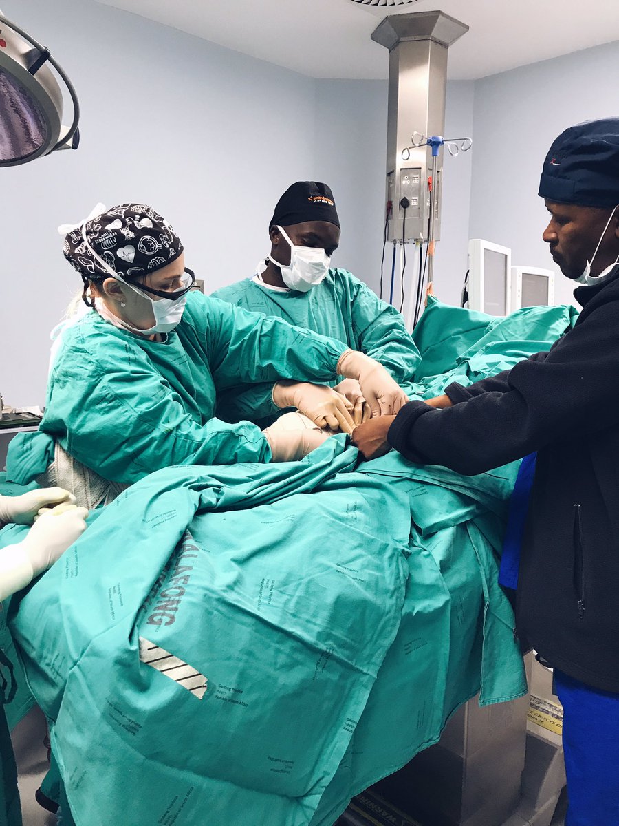 chenebester75's tweet photo. "Be fearless in the pursuit of what sets your soul on fire." 😷🔪🏥❤️🔥 #surgery #womeninmedicine #diaryofamedstudent https://t.co/ZEqPuG48tv