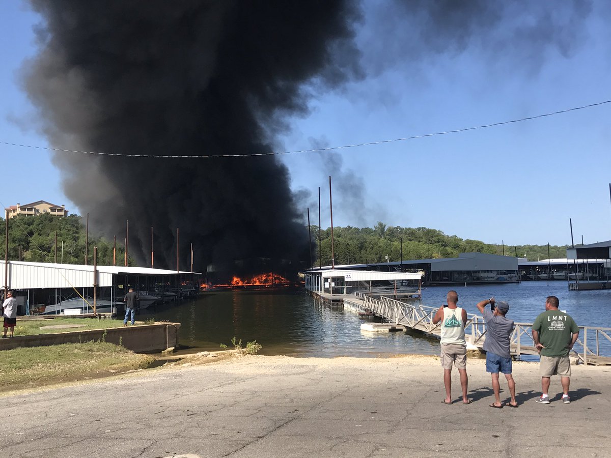 realAlMaxwell's tweet photo. Dock at Highport Marina on fire. Several boats burning. @heralddemocrat https://t.co/0rb5FAA7Nr