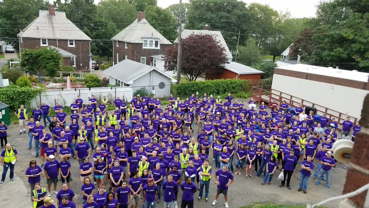 RichOSimpson's tweet photo. Excited to see the progress from the 500 @GETRANSPORT @GE_Volunteers working in Edison Elem. #gecares #MyErie https://t.co/kyKxodtFyT