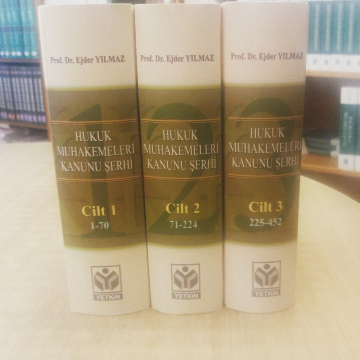 Prof. Dr. Ejder YILMAZ 'ın beklenen kitabı H.M.K. ŞERHİ 3 cilt olarak çıkmıştır.
YETKİN A.Ş 
TEL : 0312 231 42 34-35 
TEL: 0212 234 50 56-57