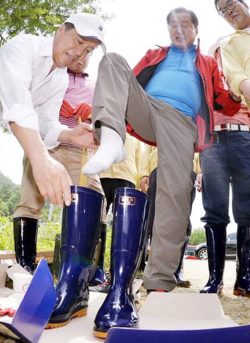 돼지발정제가 농촌봉사가서 신발을 신는 방법 | 인스티즈