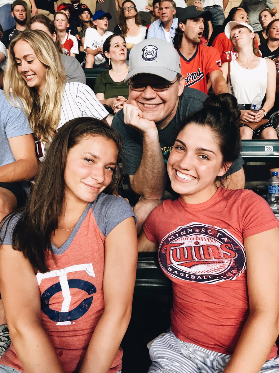 had so much fun with my fellow #CFCalumni at the twins game monday night! 🤗⚾️❤️
