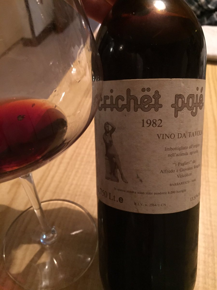 ValerioBriss's tweet photo. Animale e cuoio. Tocco di smalto. China scura e menta. In bocca ferro e sangue. Evolve tabacco e fieno.  #roagna #crichetpaje #barbaresco https://t.co/pdMTUs3kjg