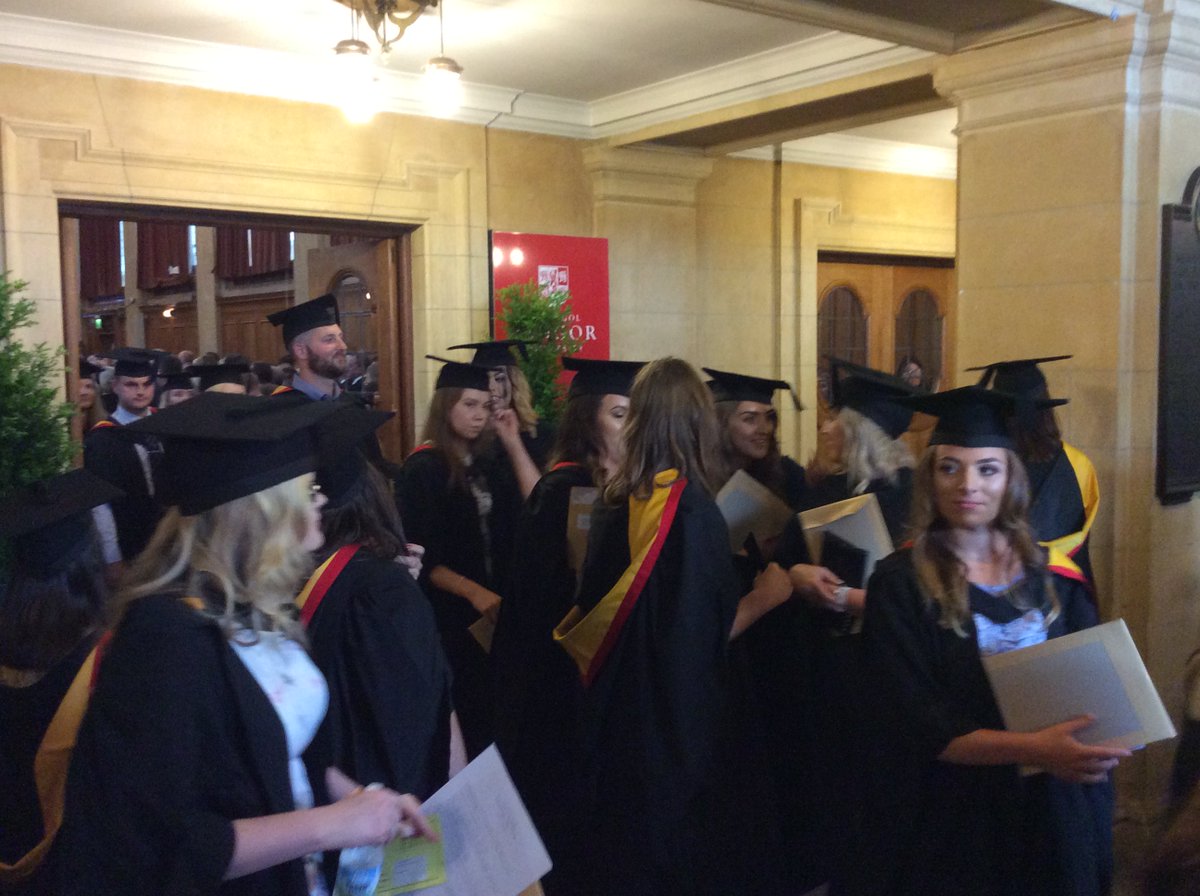 IechydDaBangor's tweet photo. Llongyfarchiadau #graddio Nyrsys y dyfodol #iaith #gofal @colegcymraeg Congratulation #graduation Future Nurses @SHSBangor @BCUHB https://t.co/pEQzas27K9