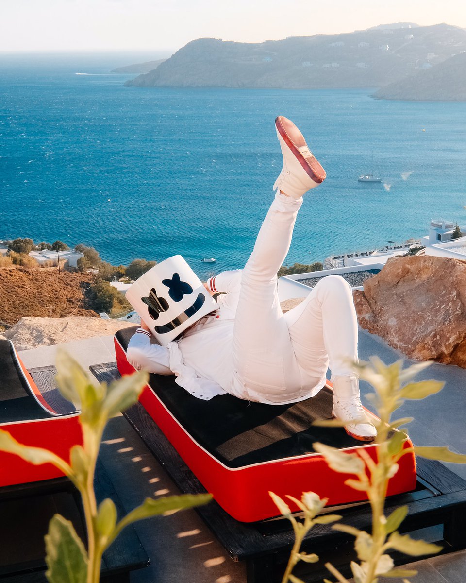 marshmello's tweet photo. Morning stretches https://t.co/Rhc9D5Wqhn