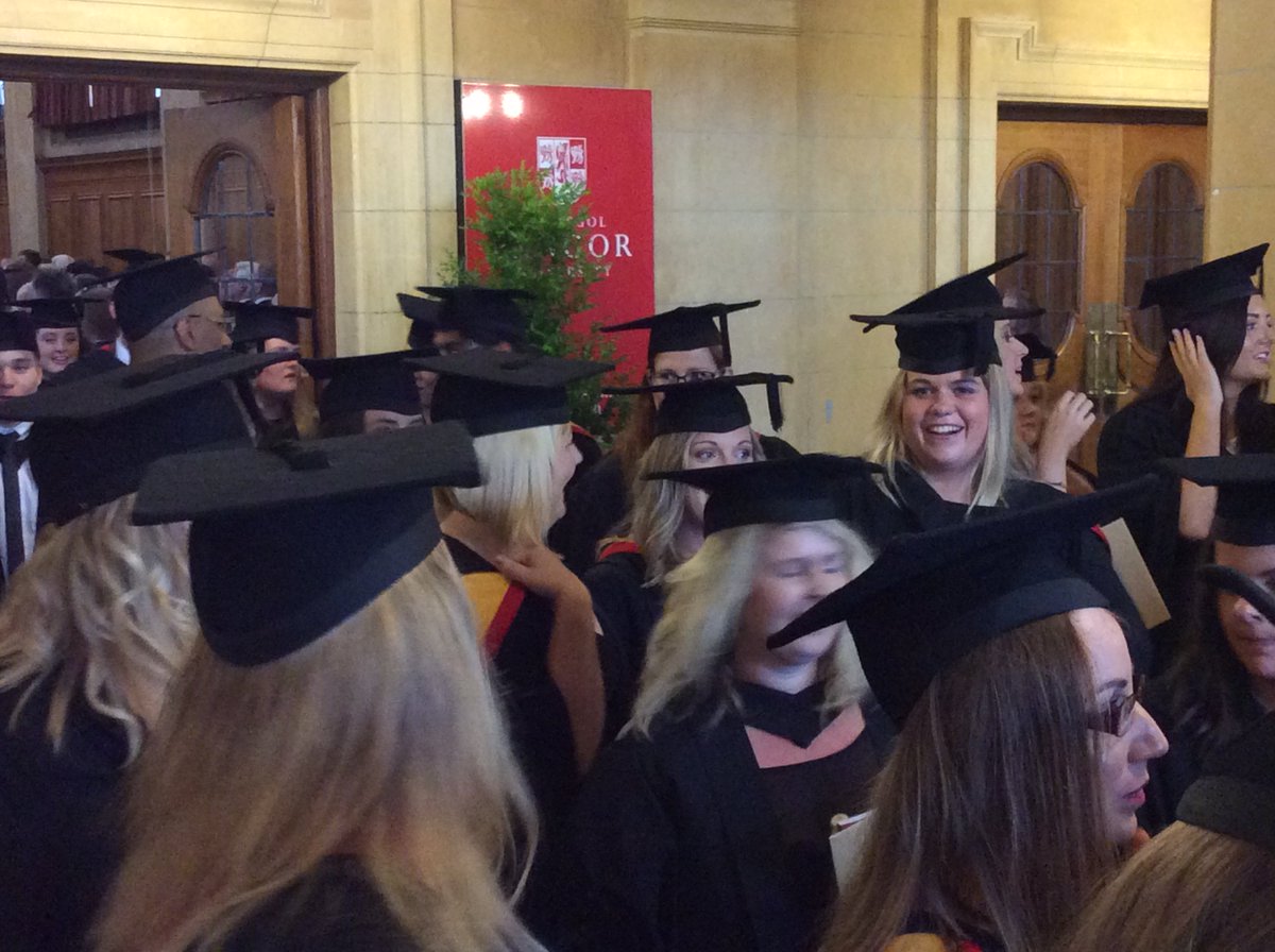 IechydDaBangor's tweet photo. Llongyfarchiadau #graddio Nyrsys y dyfodol #iaith #gofal @colegcymraeg Congratulation #graduation Future Nurses @SHSBangor @BCUHB https://t.co/pEQzas27K9