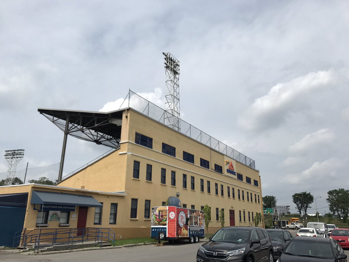 JohnBass16's tweet photo. Hanging out between meetings at #stadecanac in #quebeccity! Awesome #stadium #oldschool #baseball #minorleaguebaseball @CapitalesQuebec https://t.co/LQYsfE2qOb