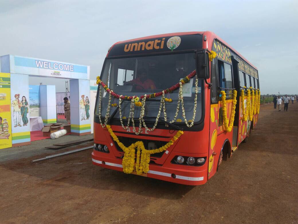 AjitJisl's tweet photo. AP-CM @ncbn inspecting Classroom on 🚌wheel
@JainIrrigation initiative #Mobinar 2 promote Mango UHDP+JainGAP 2 ensure ⬆️income 4 #Farmers 👨‍🌾 https://t.co/09FEaAdw7i