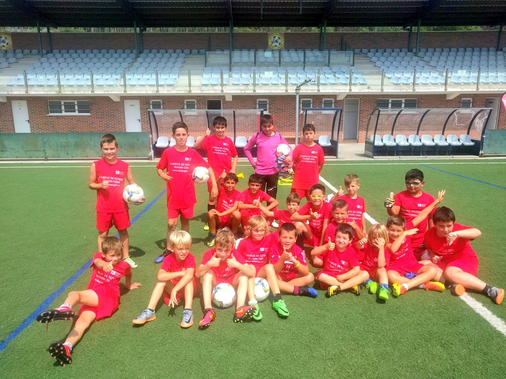 KaizenGed's tweet photo. Disfrutando de un día de verano ⛱️ #CampusKaizenGED #Arnuero 🌞⚽ https://t.co/XEx10aVQU6