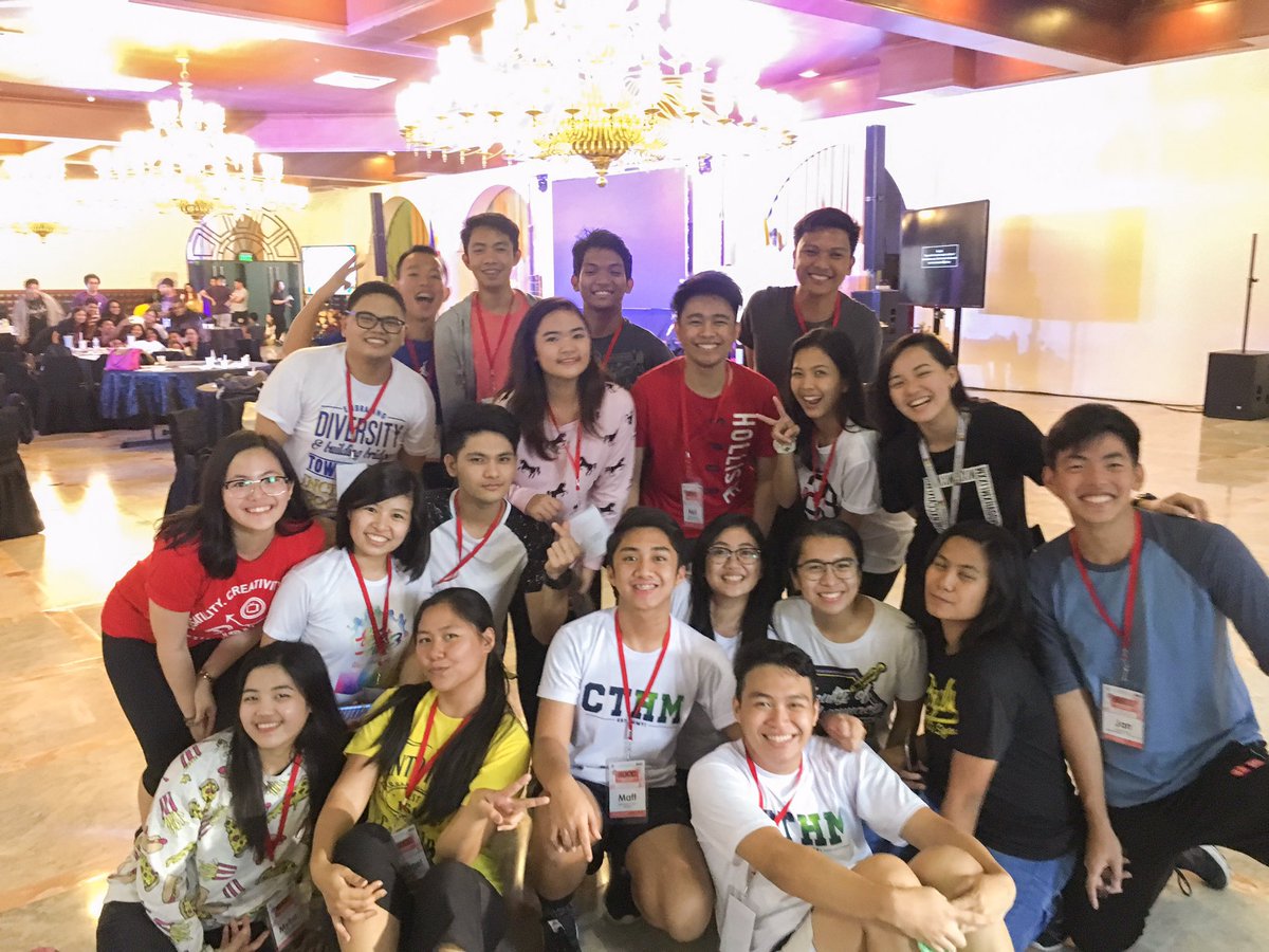 mtthwrogan's tweet photo. Team BES,PAHILOT and Team DUBIDUBI,DUBDUB 😂🙌🏼❤️ #SOCCLTS2017 #USTOSA https://t.co/dFKgQMvWfs