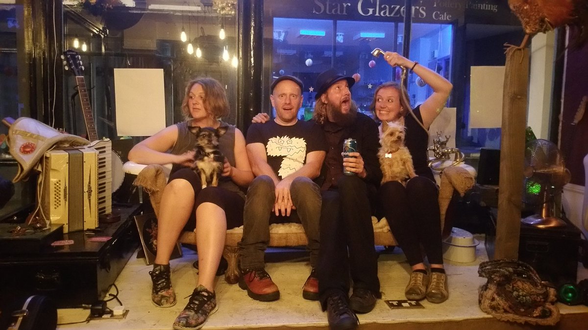 Come and see us with <a href="/Kellyiam/">Lau</a> and <a href="/Timholehouse/">Tim Holehouse</a> at the Nowhere Inn, #plymouth tonight for some #folkpunk