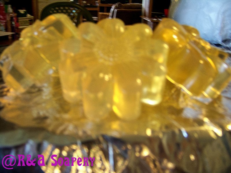 R_B3auty's tweet photo. You can Purchase our Izzy Bee soap here https://t.co/XIBG118xmp https://t.co/2BjDGmROTz