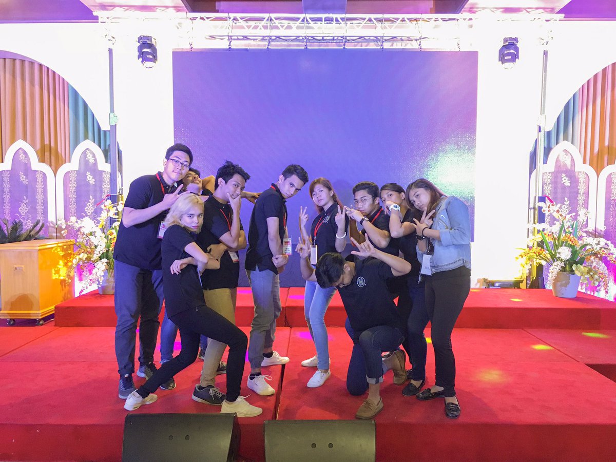 mtthwrogan's tweet photo. Team Dance Troupes 💃🏻🕺🏻❤️ #SOCCLTS2017 #USTOSA https://t.co/Bh5yKXAS9g