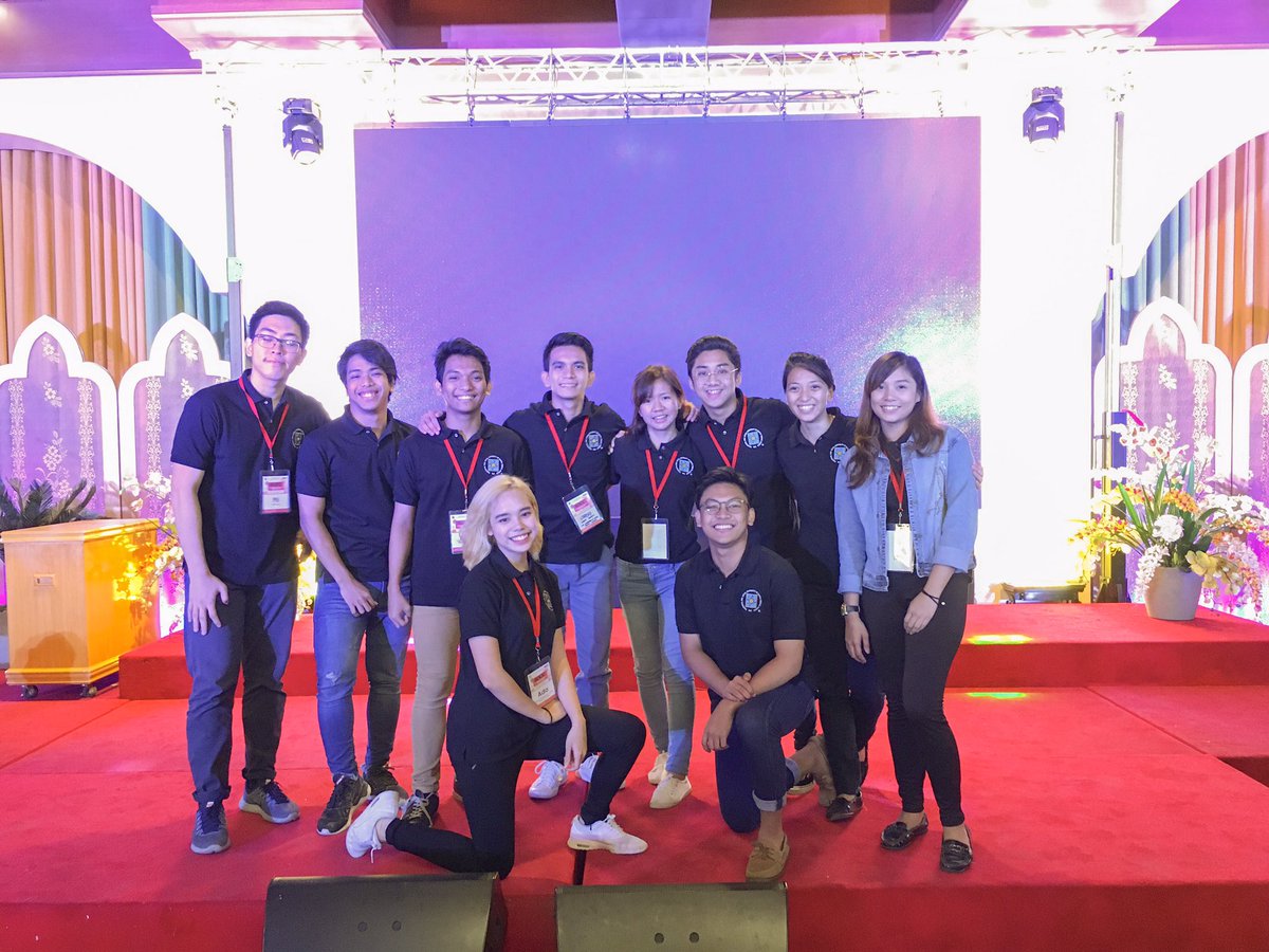 mtthwrogan's tweet photo. Team Dance Troupes 💃🏻🕺🏻❤️ #SOCCLTS2017 #USTOSA https://t.co/Bh5yKXAS9g