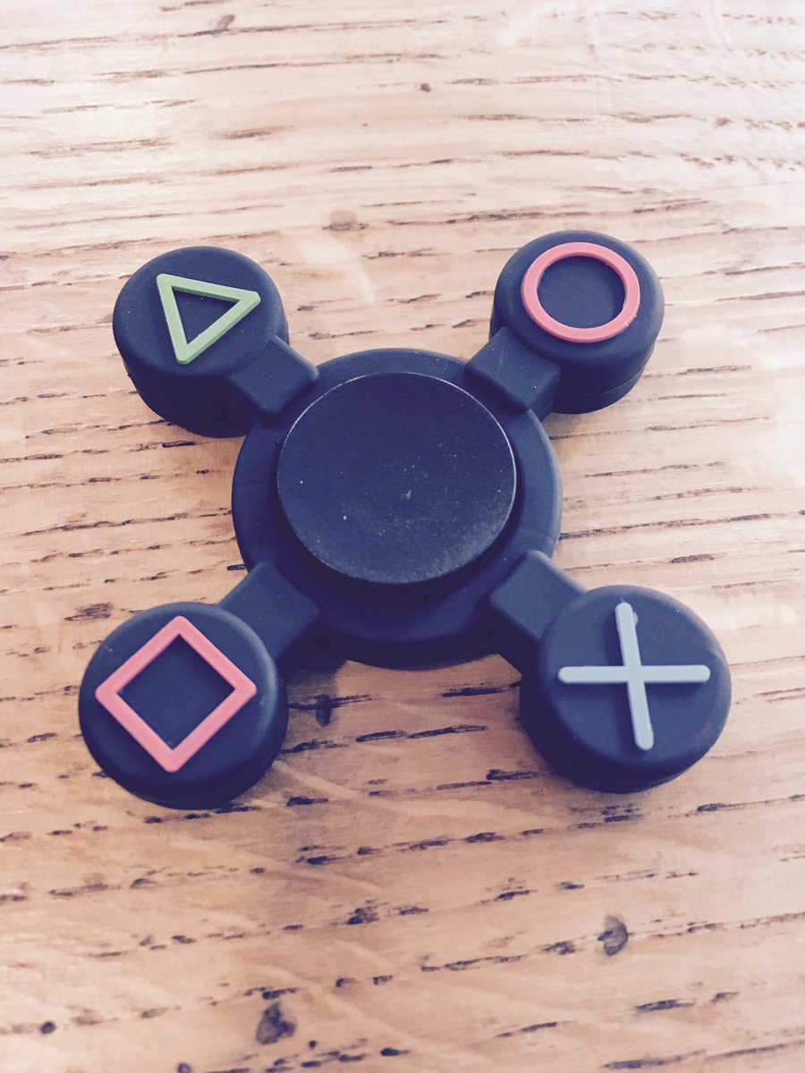 Thomas_Grellier's tweet photo. Non aux handspinners.
A part quelques exceptions bien sur...
#PlayStation #Idef2017 https://t.co/R5Lp5ospnH