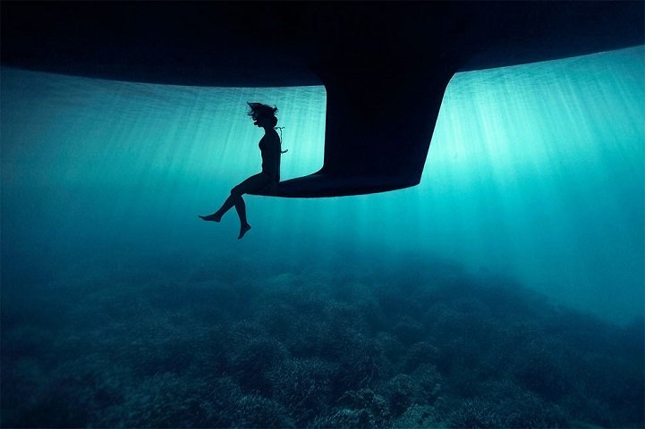 mymodernmet's tweet photo. Stunning underwater images by a photographer drawn into the depths of the deep blue sea https://t.co/4KwGI9TaxY https://t.co/8DGeic45dR