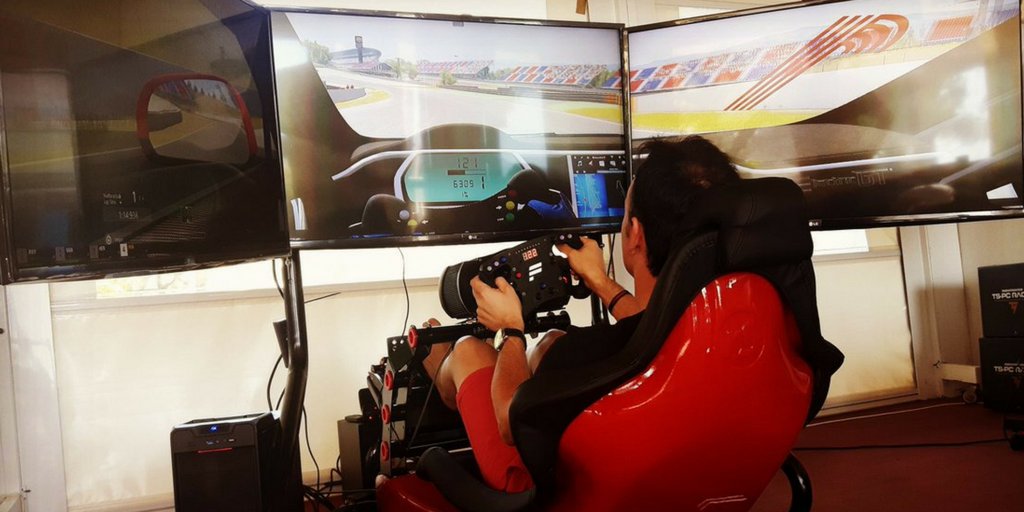 EGTChampionship's tweet photo. @agustipaya test drives the #ElectricGT #VirdualRace.
For more information visit https://t.co/H83Eh1GzHt
#GamingNews #HiSpeedSim #AgeofLight https://t.co/U9EgrWZXEv