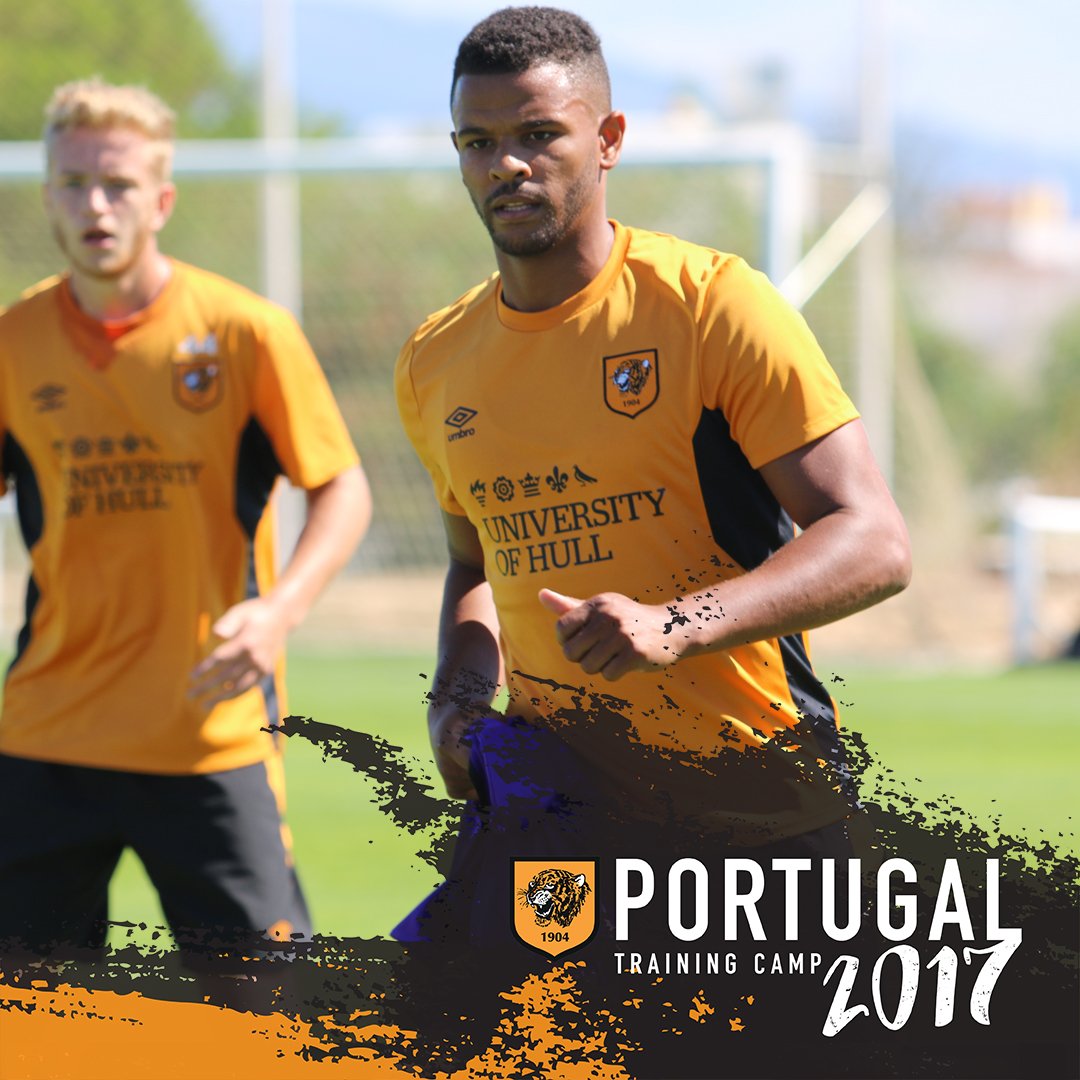 HullCity's tweet photo. 📷 | Great to see @FraizerCampbell back in black and amber this morning! #WelcomeBackFraizer #TigersInPortugal https://t.co/NNa7DW2K0S