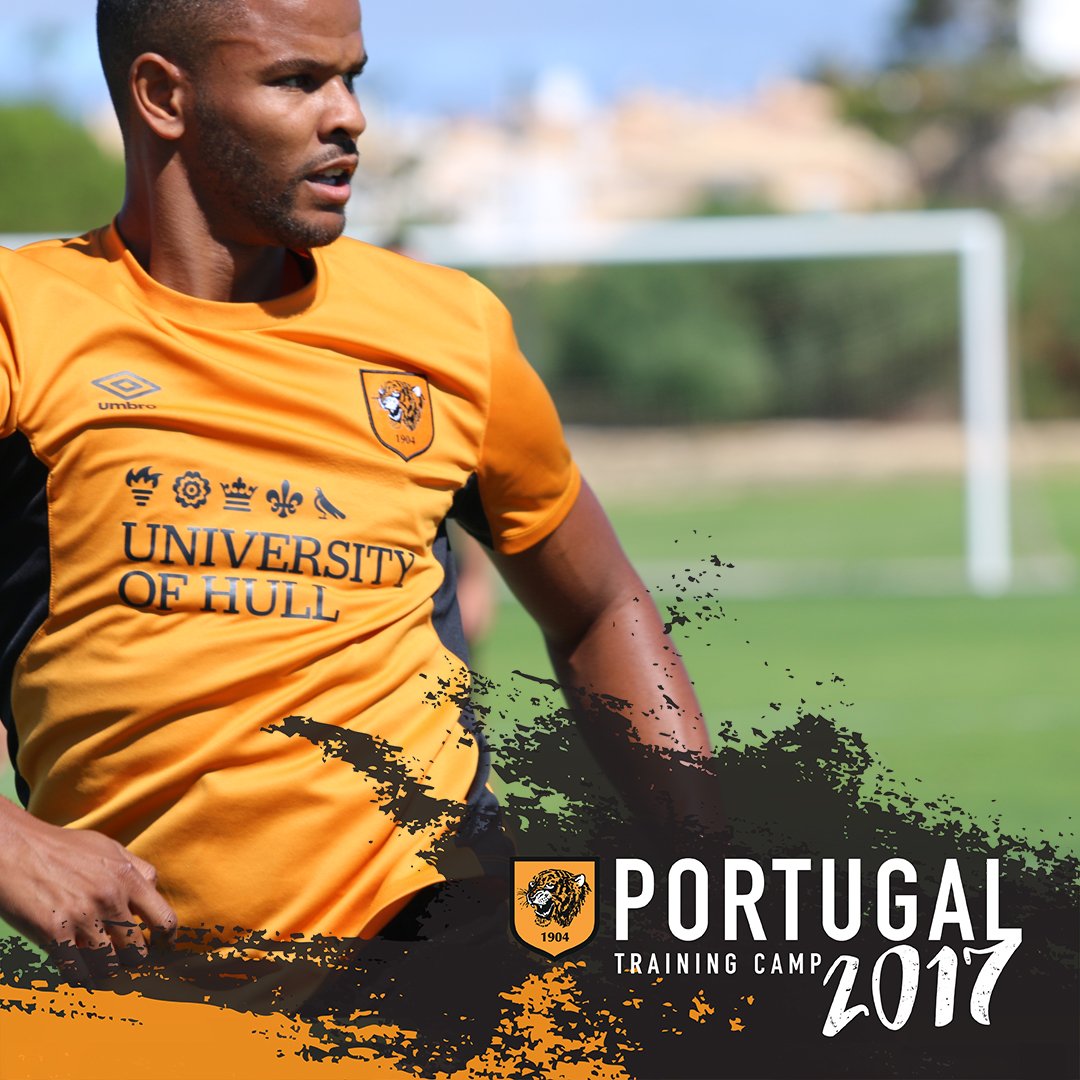 HullCity's tweet photo. 📷 | Great to see @FraizerCampbell back in black and amber this morning! #WelcomeBackFraizer #TigersInPortugal https://t.co/NNa7DW2K0S