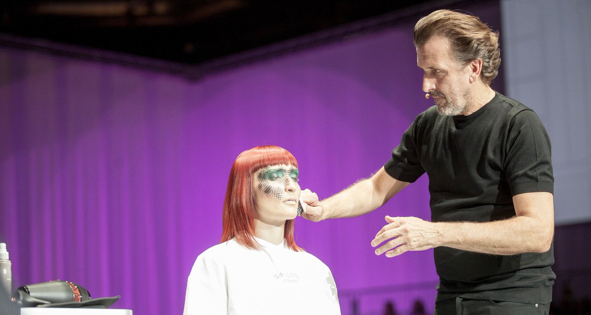 WellaProEs's tweet photo. El espectáculo de Mark Hayes en #BeautyVision17 fue pura inspiración. ¿Qué fue lo que más te gustó? https://t.co/Kped9XHcgj https://t.co/aGZahQN9kX