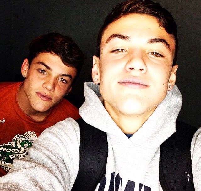 murkydolan's tweet photo. My #TeenChoice vote for #ChoiceYouTuber is the Dolan Twins @GraysonDolan and @EthanDolan https://t.co/yCxe1ToXDl