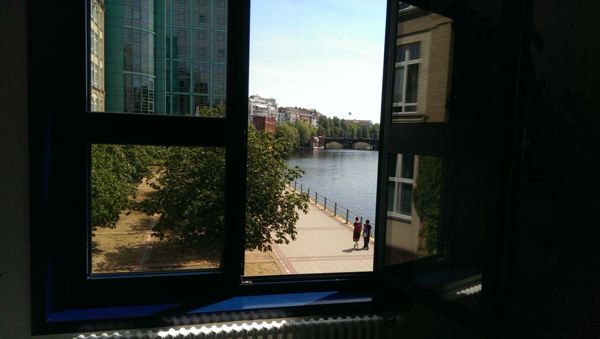 netzwege_Go's tweet photo. Grandioser Ausblick aus dem neuen Telefonstudio #Moabit #Spreeblick #Berlin https://t.co/IARqewE35e