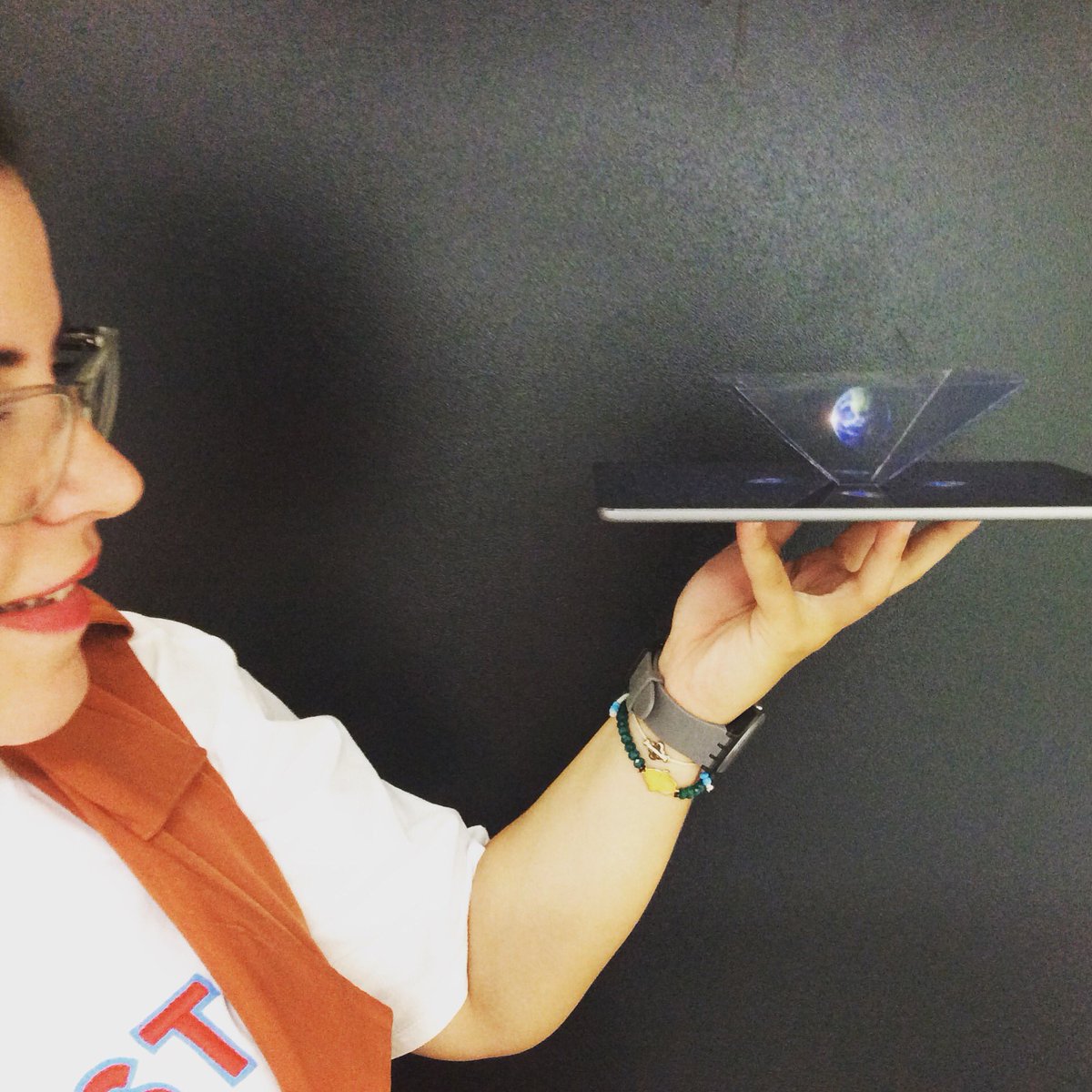 UTechLab's tweet photo. Έρχεται το φθινόπωρο #newproject #workshop #3dhologram #magic #utechlab https://t.co/xjzBDz1ny2