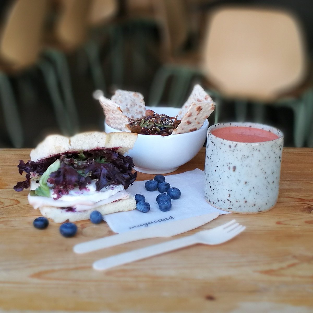 magasand1's tweet photo. Hoy en #Magasand #Delicias #menú #sano y #rico #menudodia! #focaccia de #pavo con #hummus y #gazpacho #healthyfood Tomás Bretón 52 #Madrid https://t.co/5Xd0OObqvh