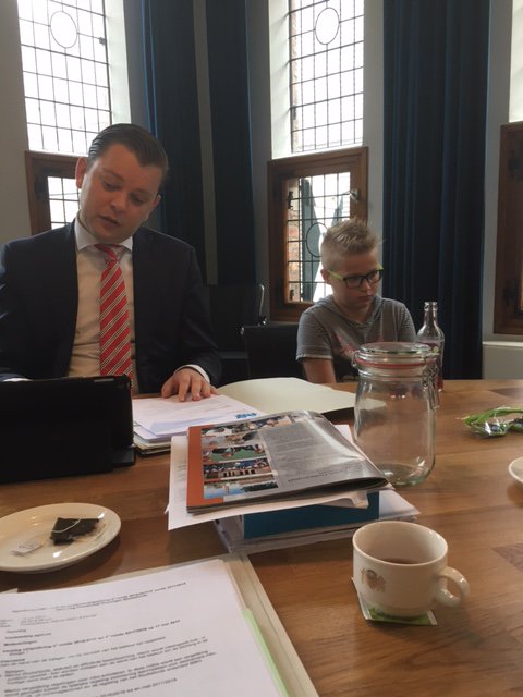 HaraldBouman's tweet photo. Vanochtend samen met hulpwethouder Max in vergadering bij het provinciaal studiefonds groningen. Met oa @eelcoeikenaar van @provgroningen https://t.co/wkK8VE3iBf