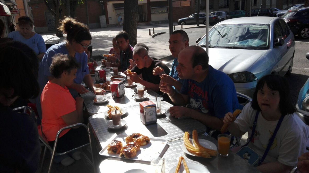 Afandice1's tweet photo. Nuestro centro de Dia "se ha fugado"...😉
Ya han sido localizados "sufriendo" por las calles
😂☕😀🍪😄🍵😋🍰😏🍩😃
#SomosanCristóbal
#CDNavas https://t.co/3xidt6GZsr