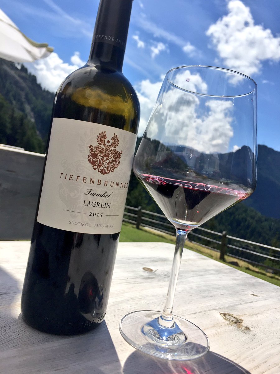 winemood's tweet photo. Una spremuta di ciliegia in mezzo a un cielo azzurro che sa di paradiso.
#sommelier #wine #winelovers https://t.co/bwmuX7XOmh