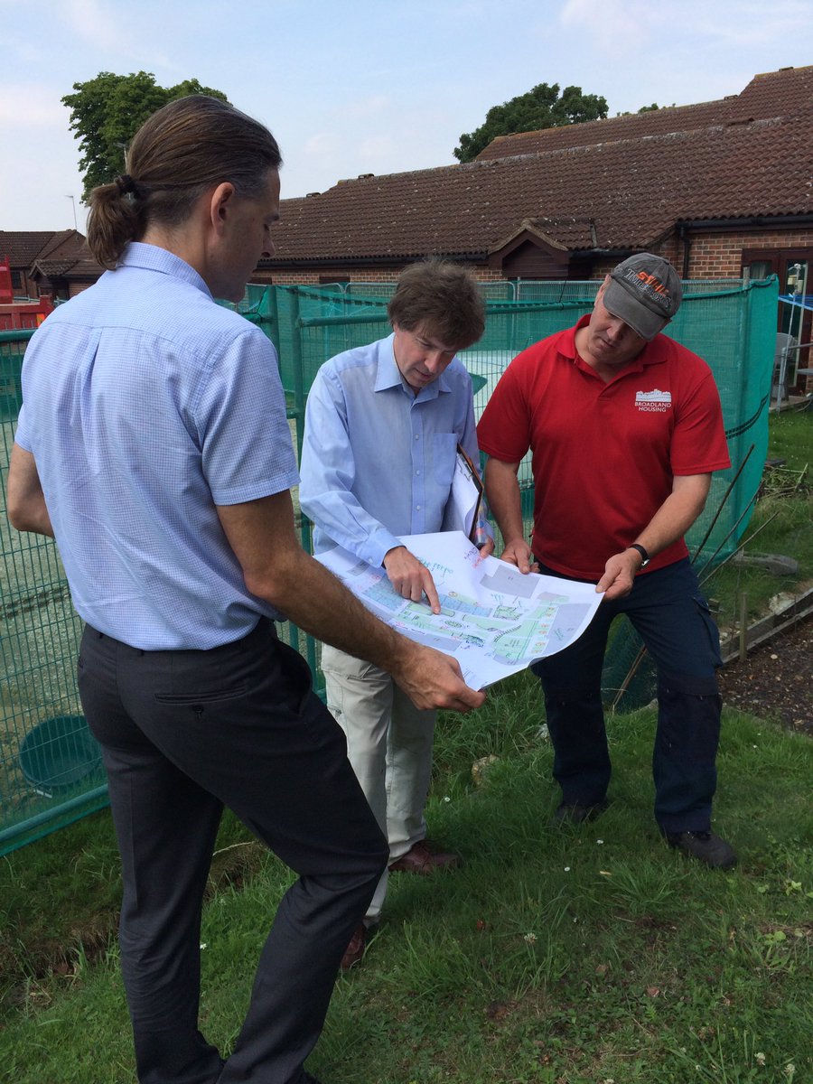 BroadlandHsg's tweet photo. Planning new communal garden for tenants at #YorkPlaceDereham with @neilfooter https://t.co/EKh52tIcSX