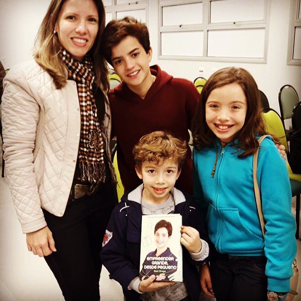 reneidecampelo's tweet photo. Lançamento do livro "Empreender grande, desde pequeno" do Davi Braga. #empreendedorismo #édepequenino #davibraga #founderinstitute https://t.co/0iDtHG9Tbn