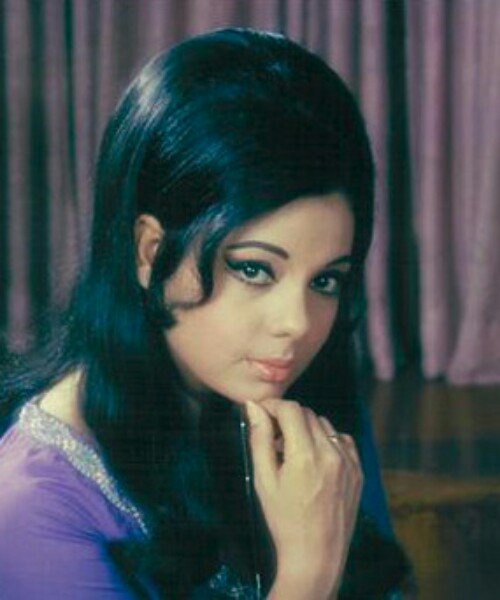 FilmiJunction's tweet photo. #1970s Top Beauties:
1. #HemaMalini
2. #Mumtaz
3. #SharmilaTagore
4. #ParveenBabi
5. #DimpleK
6. #SulakshanaPandit
7. #BindiyaGoswami https://t.co/Gi81fkDhXz