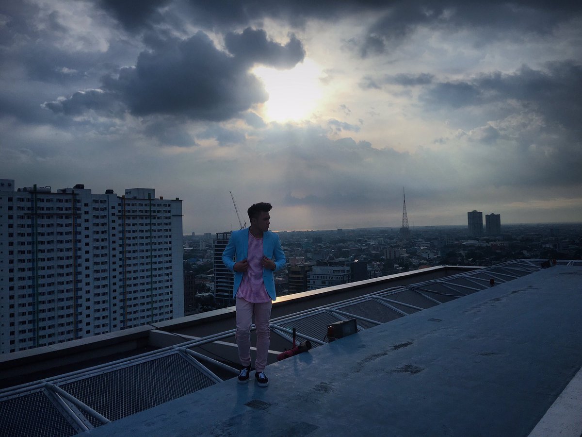 Hashtag_jimboyM's tweet photo. Siyudad 🌇 https://t.co/RoX0l9AnLo
