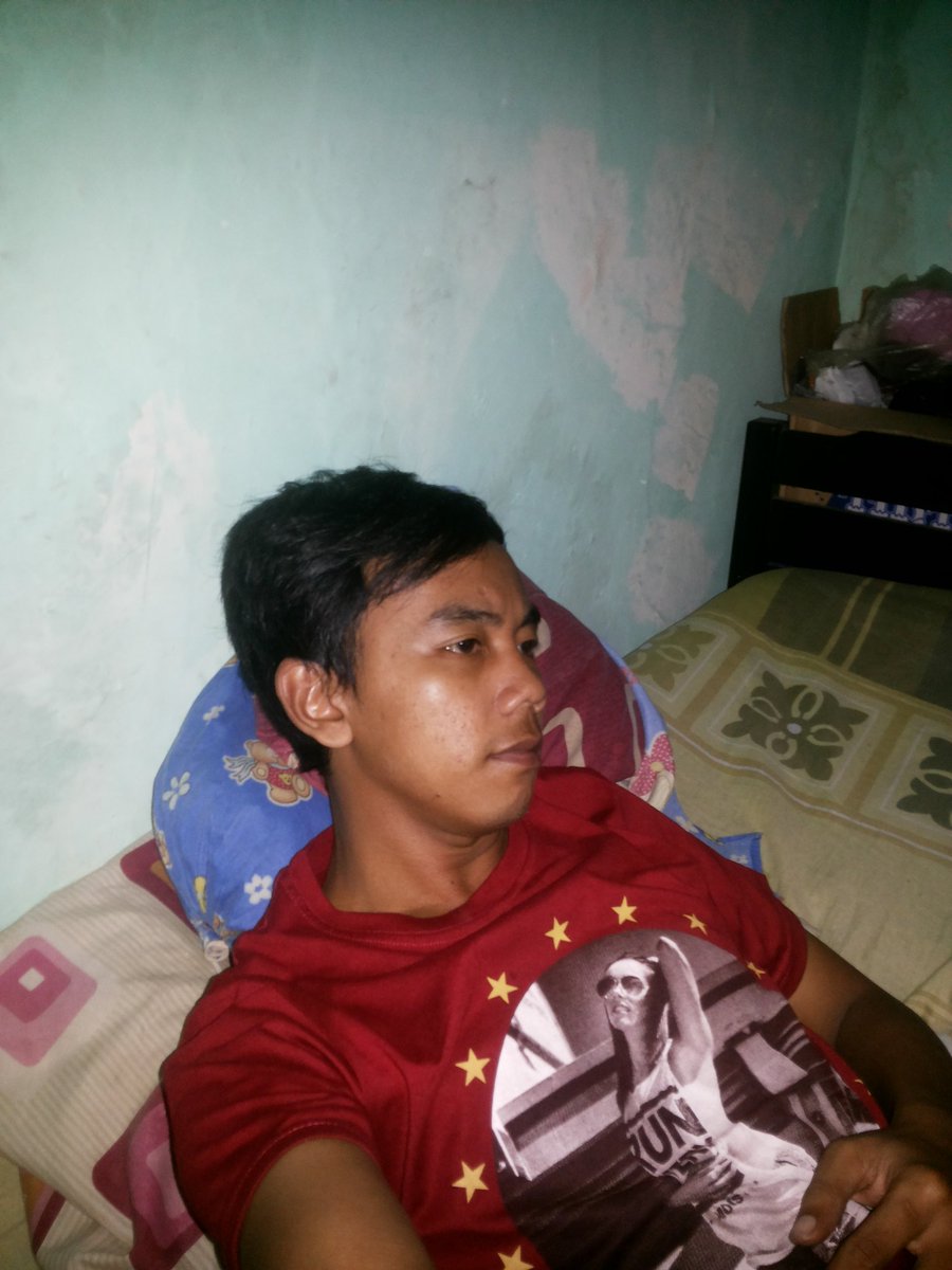aldi_younglex's tweet photo. Lagi mager 
(Males gerak) mau nya di kamar aj . https://t.co/JARjGMsZb8
